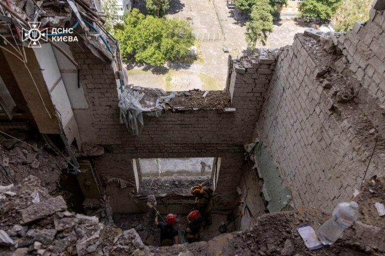 Кількість жертв удару по Києву зросла