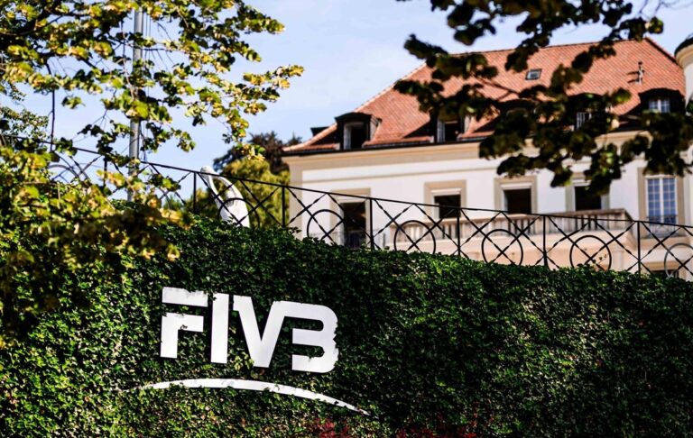 Міжнародна федерація волейболу дозволила росіянам брати участь у змаганнях