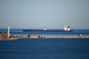 РФ шукає паливо за кордоном: перша партія бензину прибула з Марокко