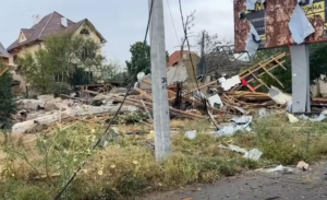 Росіяни скинули бомби на Херсон, є постраждалі
