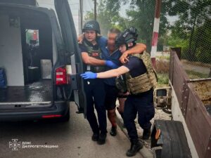 Росіяни вдарили по рятувальниках на Дніпропетровщині, троє постраждалих