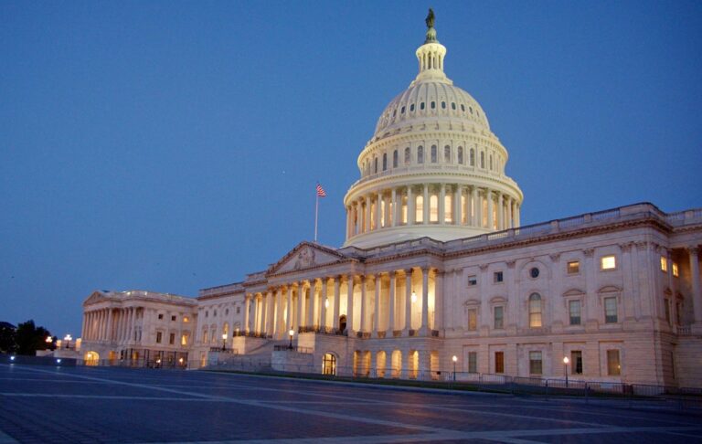 Сенат США просунув розгляд проєкту закона про підтримку України