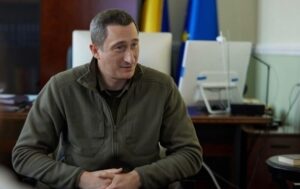 Суд дозволив зняти електронний браслет з Чернишова