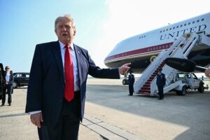 Трамп здійснив перший політ на подарованому Катаром літаку