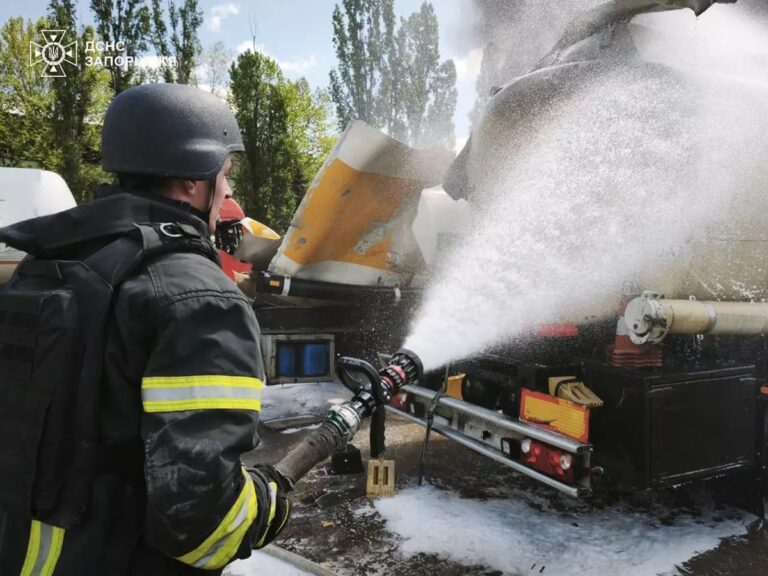 У Запоріжжі дрон влучив у підприємство, є поранені
