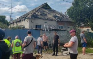 Удари РФ по Харківщині: загинула жінка, пошкоджені будинки та лікарня