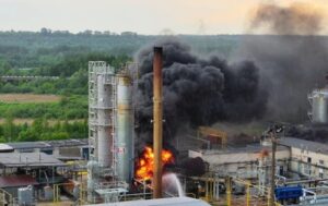 Удари України вивели з ладу понад 30% нафтопереробки РФ – ЗМІ