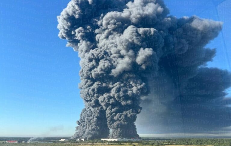 “Везувій” на складах: дим від пожеж сягнув Москви