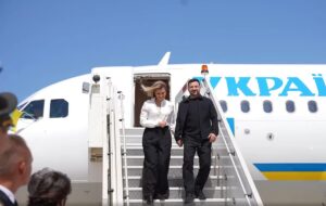 Зеленський прибув з візитом до Парижа