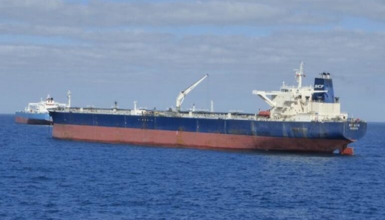 ЗМІ: біля узбережжя Омана розлилася нафта з підсанкційного танкера РФ