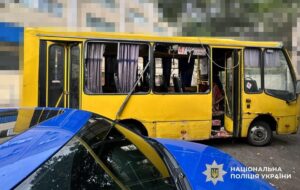 Дрон РФ атакував маршрутку в Херсоні, є загиблі
