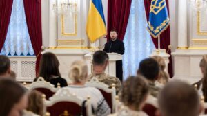 Володимир Зеленський вручив державні нагороди українським воїнам