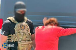 Наводила КАБи на оборонців під Херсоном: викрито інформаторку РФ