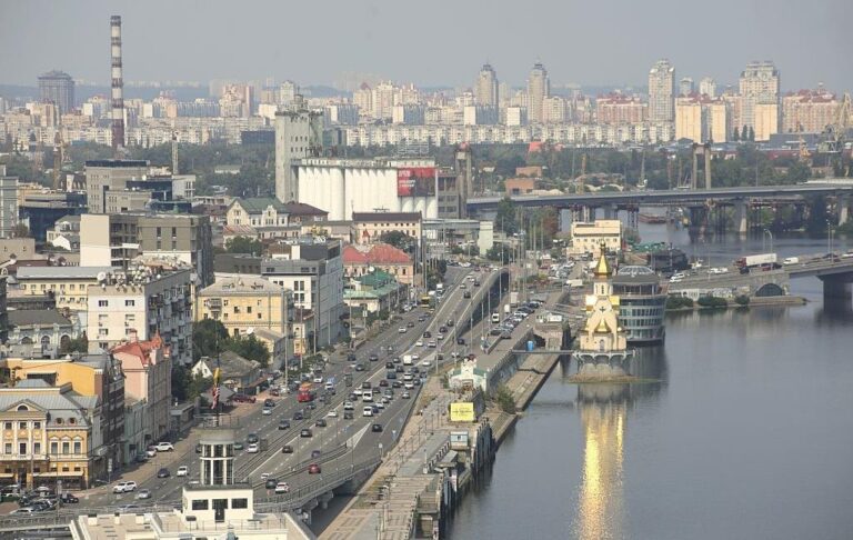 У Києві на чотири дні обмежать рух транспорту