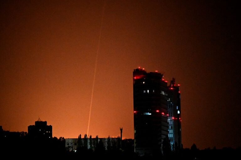 У Києві загинули п&rsquo;ятеро осіб внаслідок атаки РФ