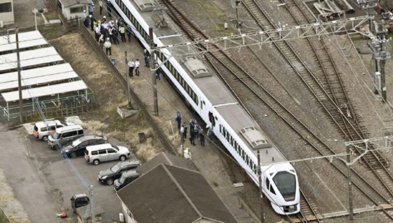 У Японії потяг на смерть збив чотирьох робітників