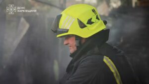 Харків: ліквідація пожежі на складі після нічної атаки БпЛА | ДСНС