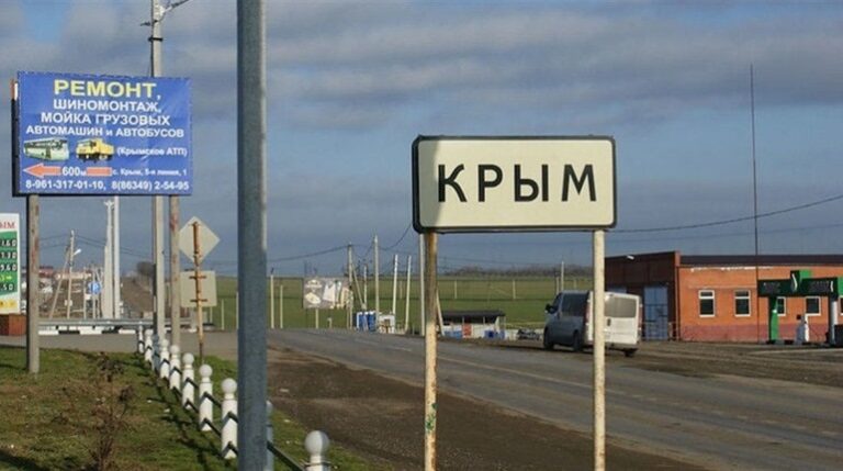 Вивозили артефакти з Криму: двом археологам оголосили підозру