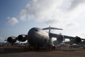 Загадковий рейс: літак ВПС США прилетів до Москви