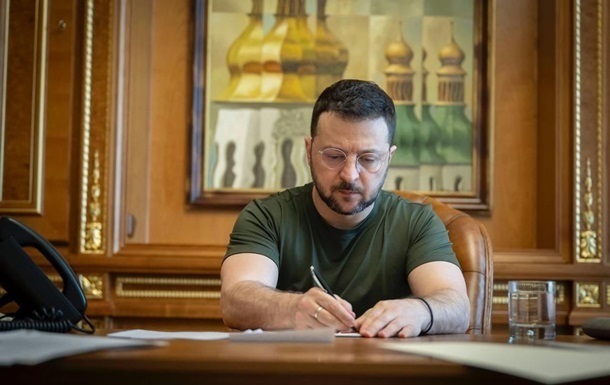 Зеленський звільнив послів України у шести країнах